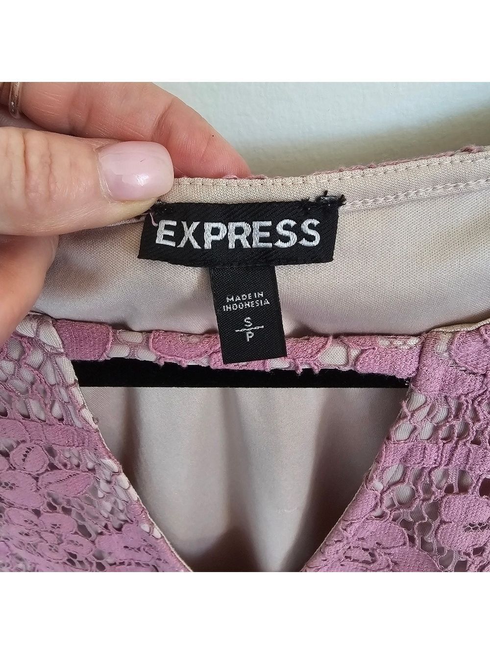 Express Mauve Purple Lace Overlay Peekaboo Neckline Short Sleeve Top - Picture 6 of 9